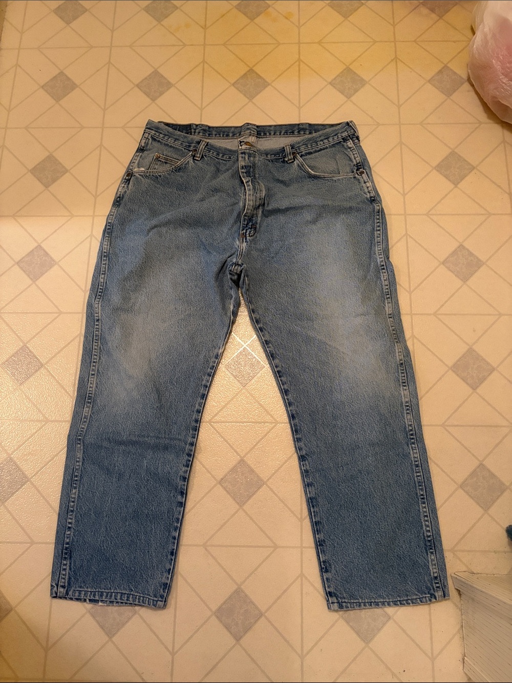 Wrangler Men's Light Blue Relaxed Fit Jeans